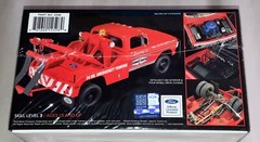 Moebius 1972 Ford F-350 4X4 Tow Truck Wrecker 1:25 scale model car kit 2598
