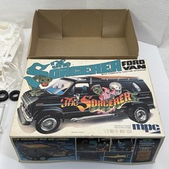 MPC 1977 The Sorcerer Ford Custom Van 1/25 Model Kit 1-0415 READ