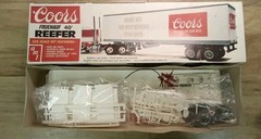 Vintage amt COORS Fruehauf 40′ REEFER 1/25 Scale Kit Featuring 5203
