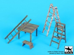 Black Dog 1/32 Ladders (2 Double & 1 Single Step) & Wooden Table w/Stool F32064