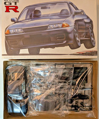 Tamiya 1/24 Nissan Skyline GT-R R32 Sports Car Model Kit 24090 NEW