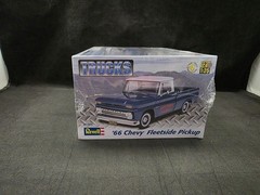 Revell ’66 Chevy Fleetside Pickup 1:25 Scale Plastic Model Kit 85-7225