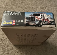 Revell Peterbilt Wrecker Truck 1:25 Plastic Model Kit 7541 BOX ONLY!