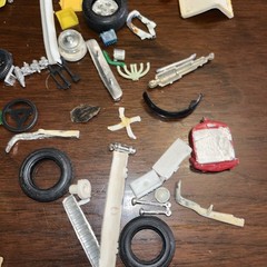 Vintage Lot Of Plastic Model Car Parts And Pieces (Lot Jy492)