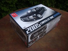 2005 Chrysler 300C Model Car Kit- 1/25 scale by Amt #681 NIB