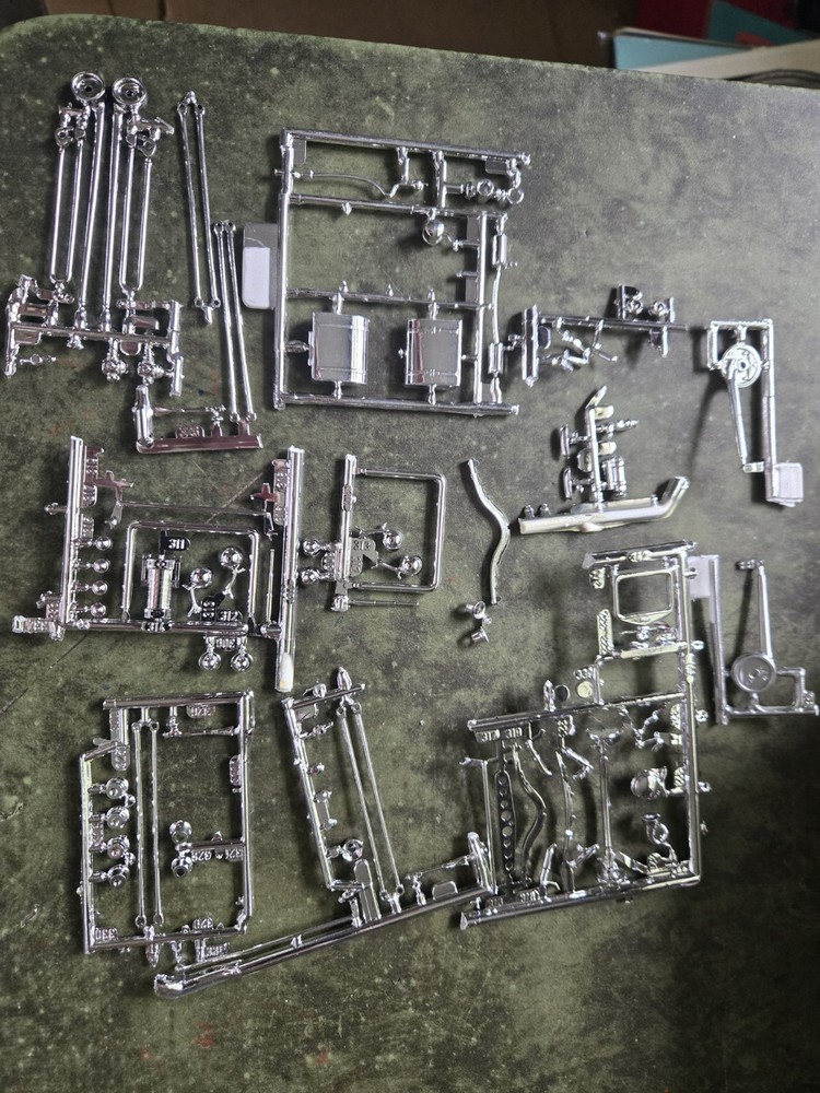 AMT 1/25 Ford Model T Chrome Parts Lot suspension & More STK E275
