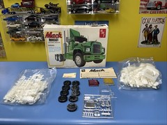 Vintage Original AMT Mack R685ST Semi Tractor Model Kit T535