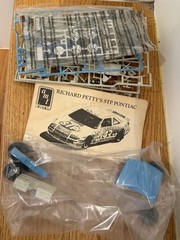 AMT Ertl 6728 1/25 43 STP Richard Petty Pontiac NASCAR Model