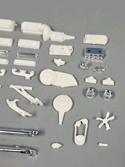 AMT 1/25 1968 CHEVROLET CAMARO Z/28 2-IN-1 ENGINE AND RELATED PARTS