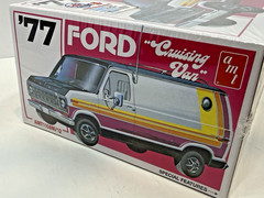 AMT 1977 Ford Cruising Van Model Kit 1:25 Retro Deluxe AMT1108M-SEALED BOX/NEW!