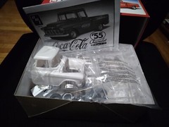 AMT COCA COLA 55 CHEVY CAMEO PICKUP TRUCK MODEL KIT plastic 1:25 Scale AMT1094