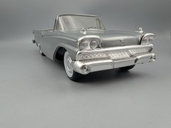 1959 FORD GALAXIE SILVER CONVERTIBLE 1/25 scale – PROMO Friction 2 Tone Interior