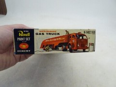 Revell 1956 Model Kit White Fruehauf Mobil Pegasus Gas Truck H-1402:169 U.S.A.