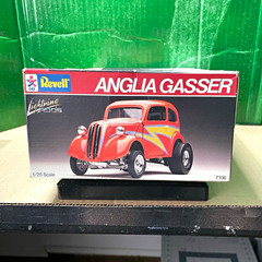 Revell Anglia Gasser Lightning Rods 1:25 Plastic Kit Opening Parts 7106