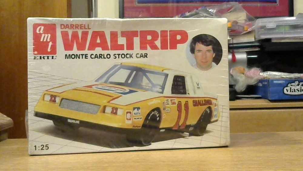 AMT/ERTL 1:25 Kit 8043 Waltrip Pepsi Monte Carlo Factory Sealed