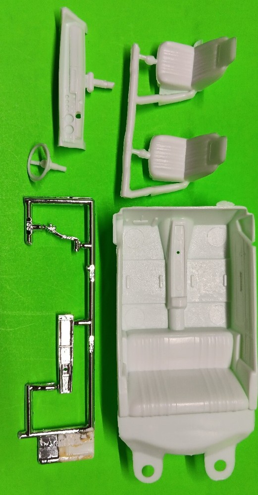 1970 Dodge Coronet Super Bee 1/25 MPC Interior Tub Pistol Grip Shifter Seat Dash