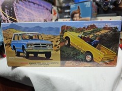 AMT 1972 GMC Jimmy 1:25 Scale Plastic Model Kit BEAUTIFUL VERY NICE TRUCK