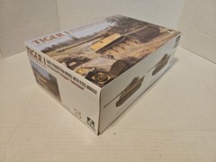 Takom Model 1:35 Tiger I Early-Production Model With Steel Wheels w/Zimme New