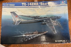 Trumpeter 1/144 03905 Tu-142MR Bear-J model kit