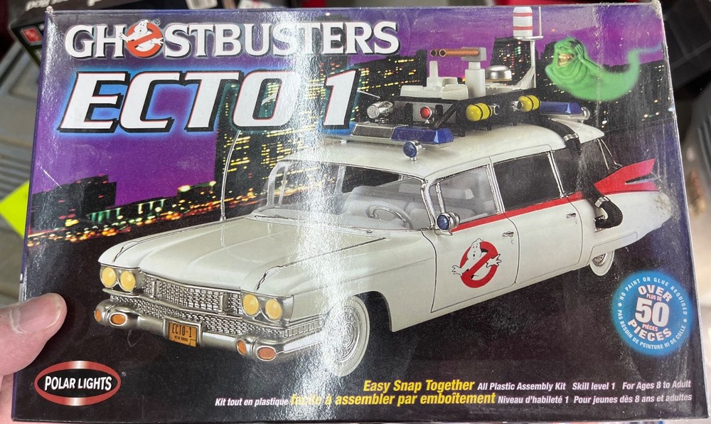 Polar Lights Ghostbusters Cadillac Ecto 1 Ambulance 1/25 Model Car McM Niob.