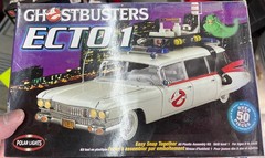 Polar Lights Ghostbusters Cadillac Ecto 1 Ambulance 1/25 Model Car McM Niob.