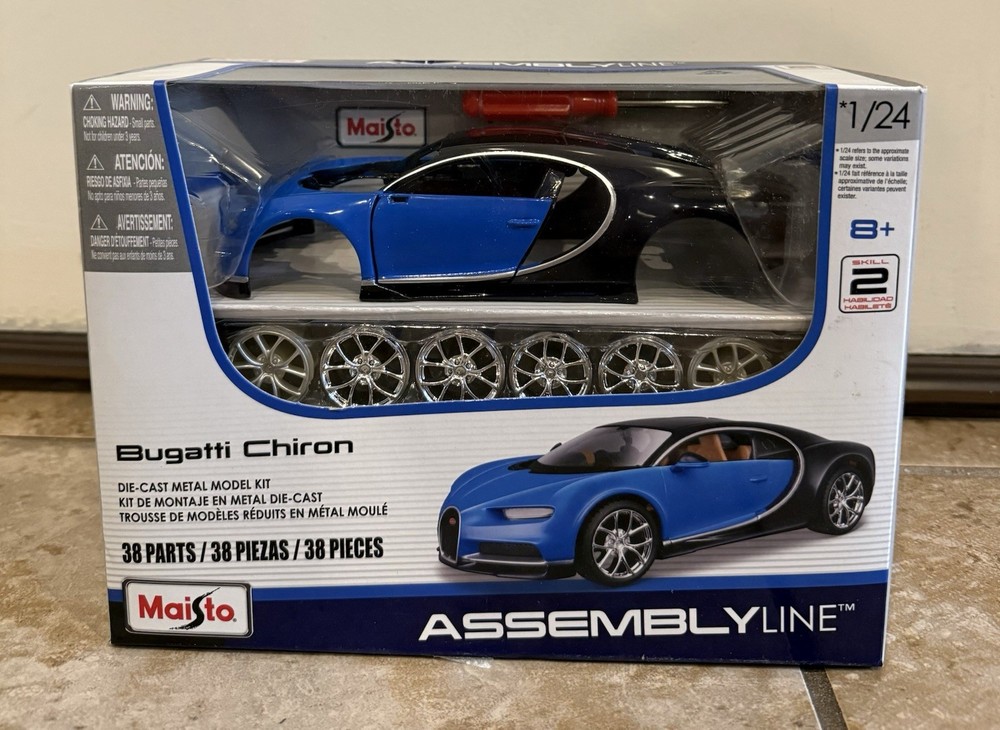 New Maisto Bugatti Chiron Blue and Black Die-Cast Model Kit 1:24 Scale