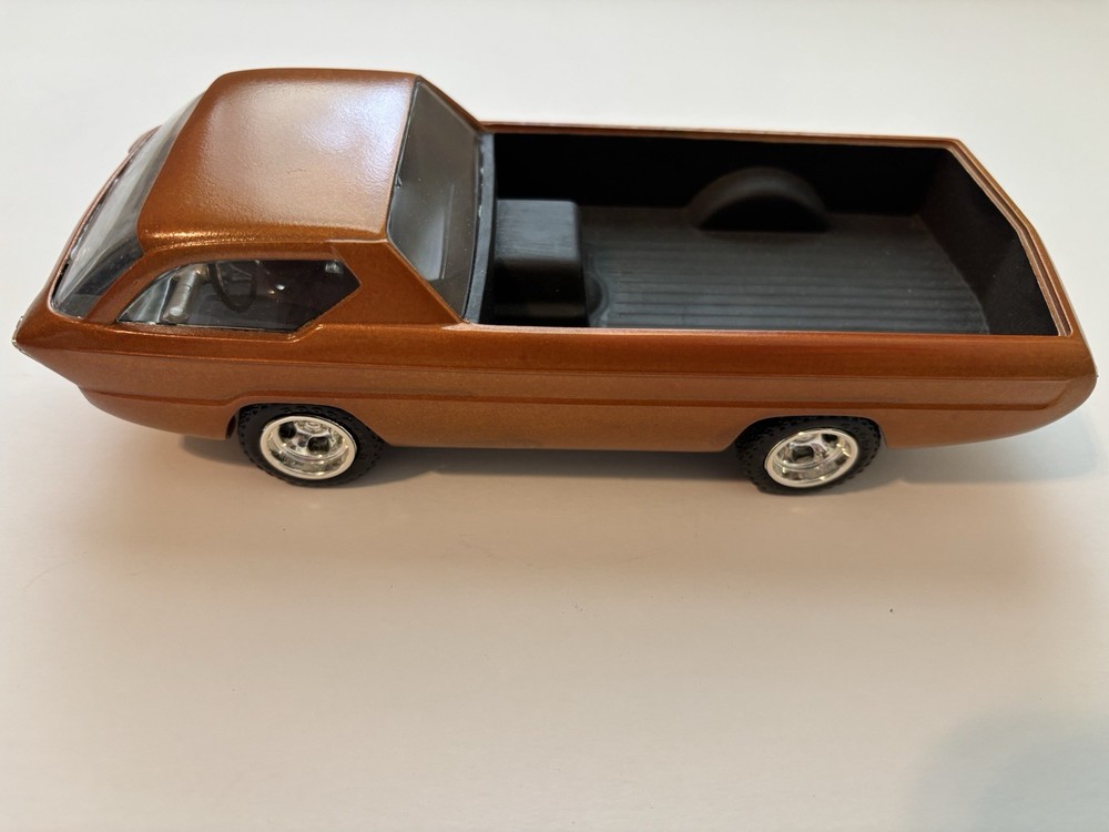 Built AMT Ertl Dodge Deora 1:25 Scale Plastic Model Kit For Slot Car