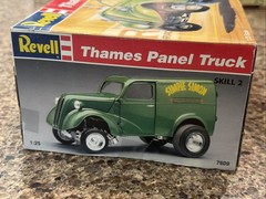 REVELL THAMES PANEL TRUCK WITH DETAIL PARTS NEW INSIDE KIT! CIRCA 1995!! VMCP!