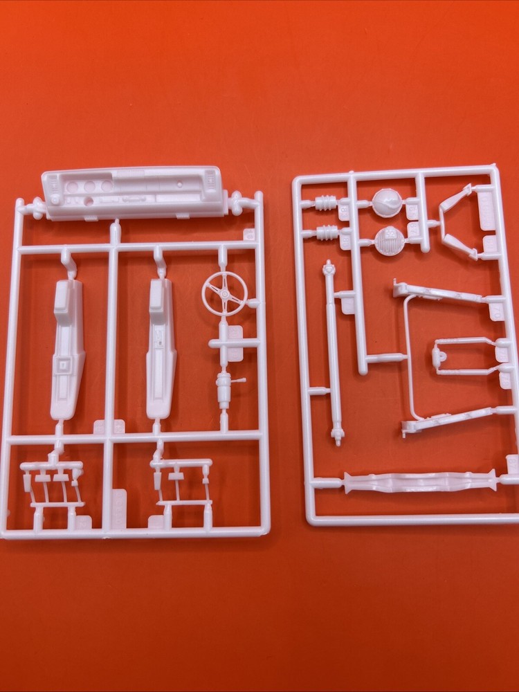 1971 Oldsmobile 442 Revell Dash Console Pedals Driveshaft Suspension 1:25 New L4