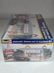 Revell McDonald’s Diorama & ’32 Ford Street Rod Model Kit 85-7804 Sealed