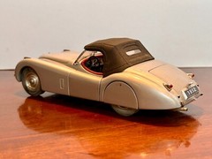Franklin Mint 1952 Jaguar XK120 Diecast Model Car 1:24 *With Display Case*