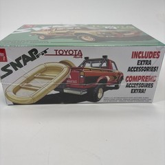 AMT Snap-fit 1980 Toyota Hilux SR5 4×4 Pickup Truck 1:25 Model Kit New Sealed