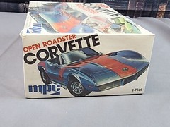 MPC OPEN CORVETTE ROADSTER Stock/Street Rod/Drag Racing SEALED MODEL KIT 1-7506