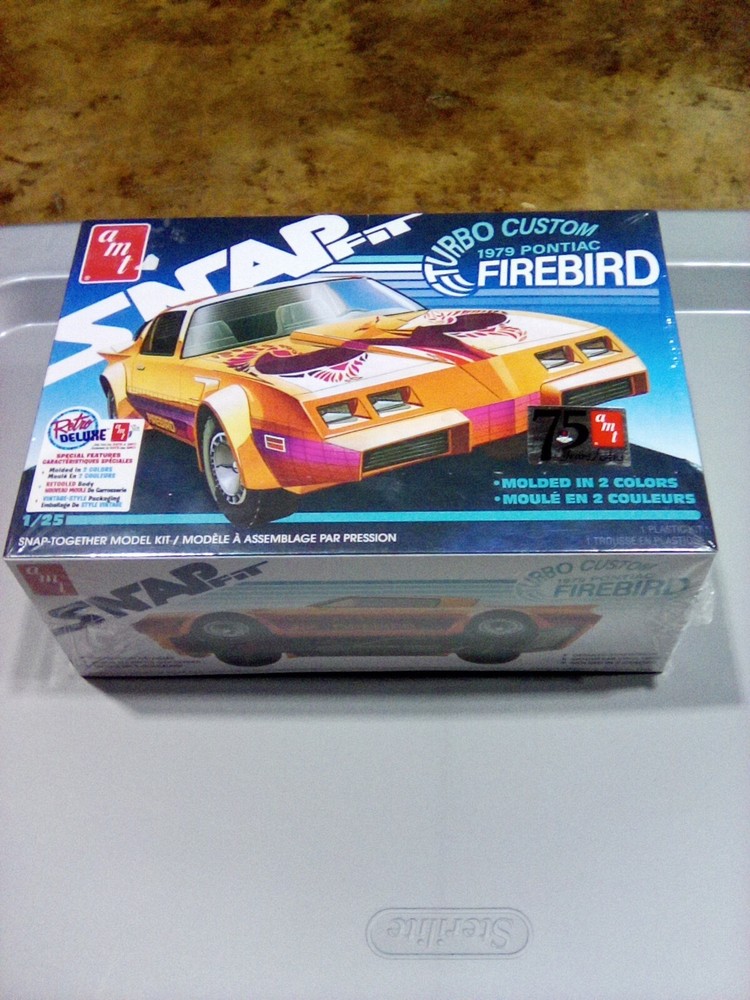 AMT 1211M 1/25 1979 Pontiac Firebird Turbo Custom Snap Model Kit 75 Years