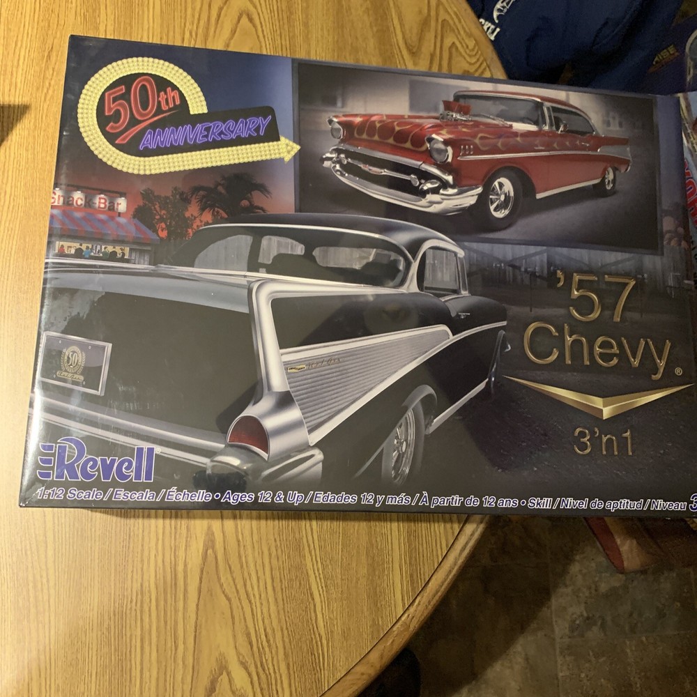 Revell 1/12 ’57 Chevy Hardto 3 ‘N 1 50th Anniversary with bonus ’50s jukebox Pin
