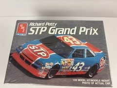 AMT RICHARD PETTY STP Grand Prix 6728 Vintage Model Car Kit 1:25 Sealed