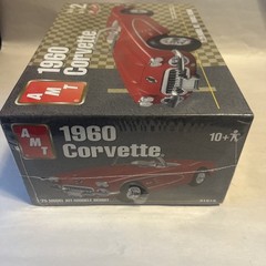 AMT 1960 Chevrolet Corvette 1/25 Plastic Car Model Kit 31910 Free Shipping