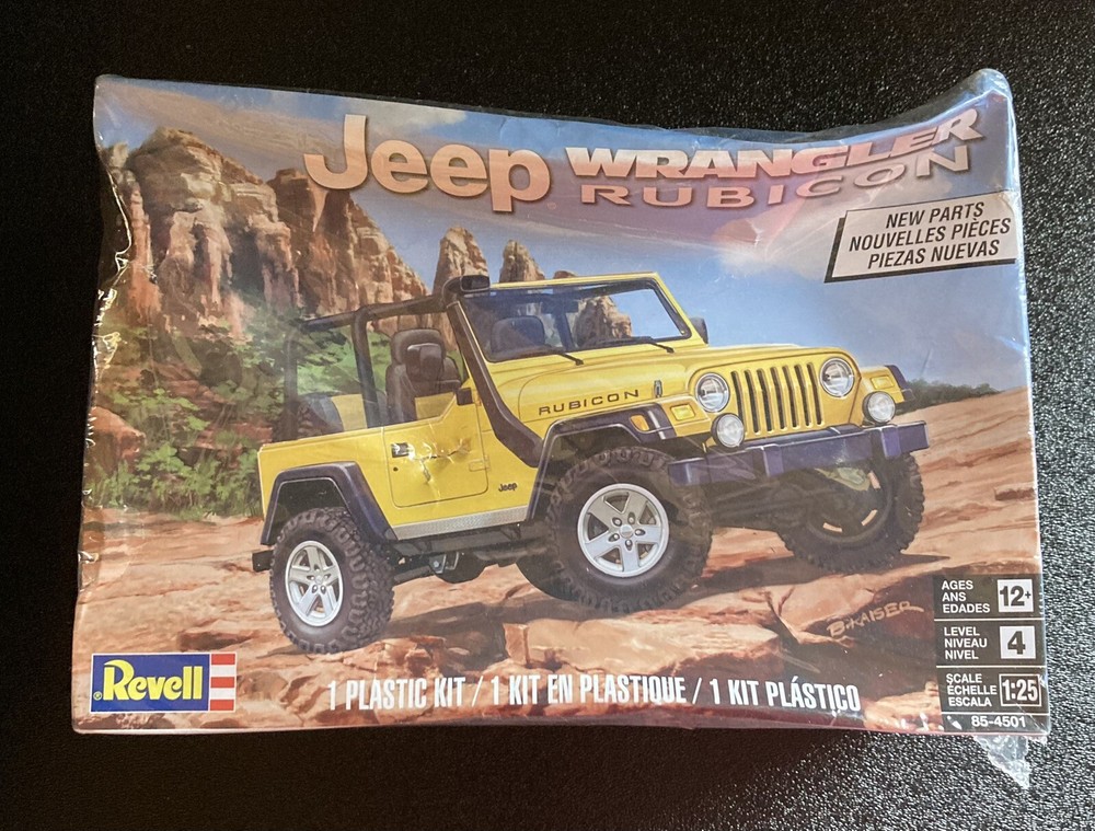 Revell Jeep Wrangler Rubicon Model Kit 85-4501 Brand New Sealed Damaged Box