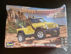Revell Jeep Wrangler Rubicon Model Kit 85-4501 Brand New Sealed Damaged Box