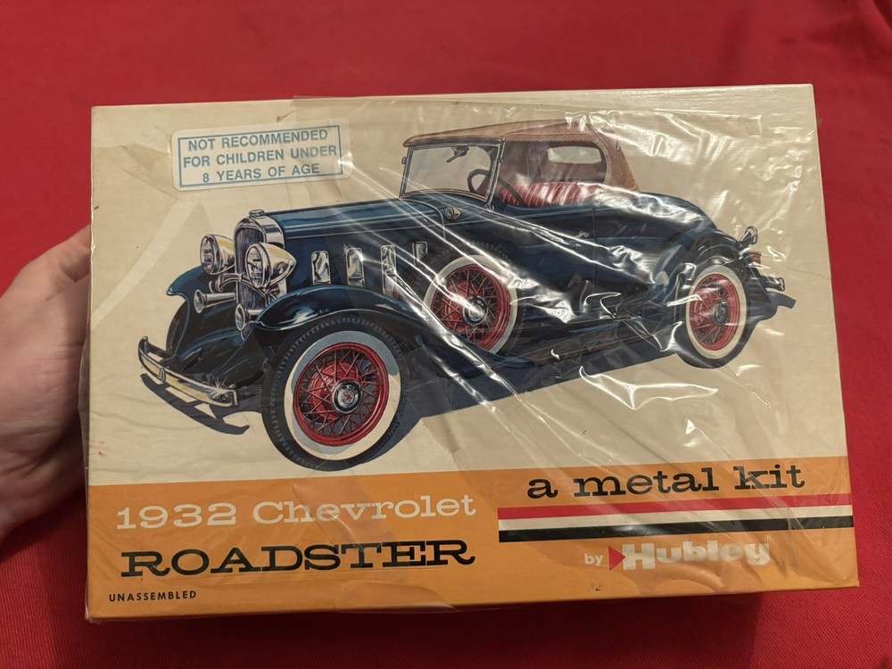 Hubley Metal Model Kit 1932 Chevrolet Roadster Factory Sealed No 4862 ￼