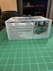 Monogram Classic Cruiser ’32 Ford Street Rod 1:24 Scale Model Car Kit Level 4
