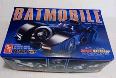 AMT 1/25 Batmobile 1989 Movie Model Car Kit AMT935 W/ Back Drop, NEW OPEN BOX