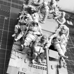 1/35 Scale Die-Cast Resin Figure Model Kit Military Theme Tank Soldiers Set (…