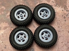 1/24 Scale: 18-Inch “Off-Road 5 Slot Mags” Wheels W/ Mud Tires;Jeep, Resin 1/25