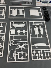 1:25 Lindberg 72156 Color Me Gone 1964 Dodge 330 Super Sport Car Kit PM0908