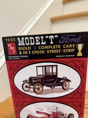 1925 Ford Model T 2 Complete Cars AMT670/12 Plastic Model Kit 1:25