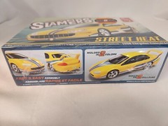 1:25 Snapfast 1998 Chrysler Concorde “Street Heat” Slammers AMT No. AMT1227M/12