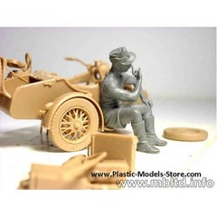 Master Box 3560 German Motorcycle Repair Crew 1/35