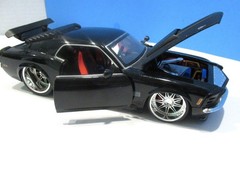 Jada Toys 1:24 Diecast Car Black 1970 Ford Mustang Boss