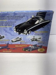 Johnny Lightning Batmobile 1:24 Diecast Prepainted Model Kit DC Comics Batman